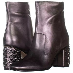 Guess beautiful spiked heal boots!🛍🎈❤️